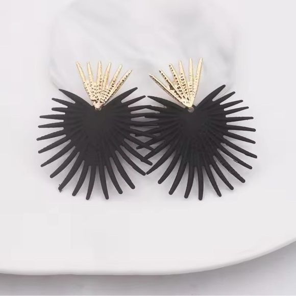 Zara “Radiance” Black Heart Crown Sunburst Sunbeam Sunray Regal Royal Earrings - Picture 4 of 9